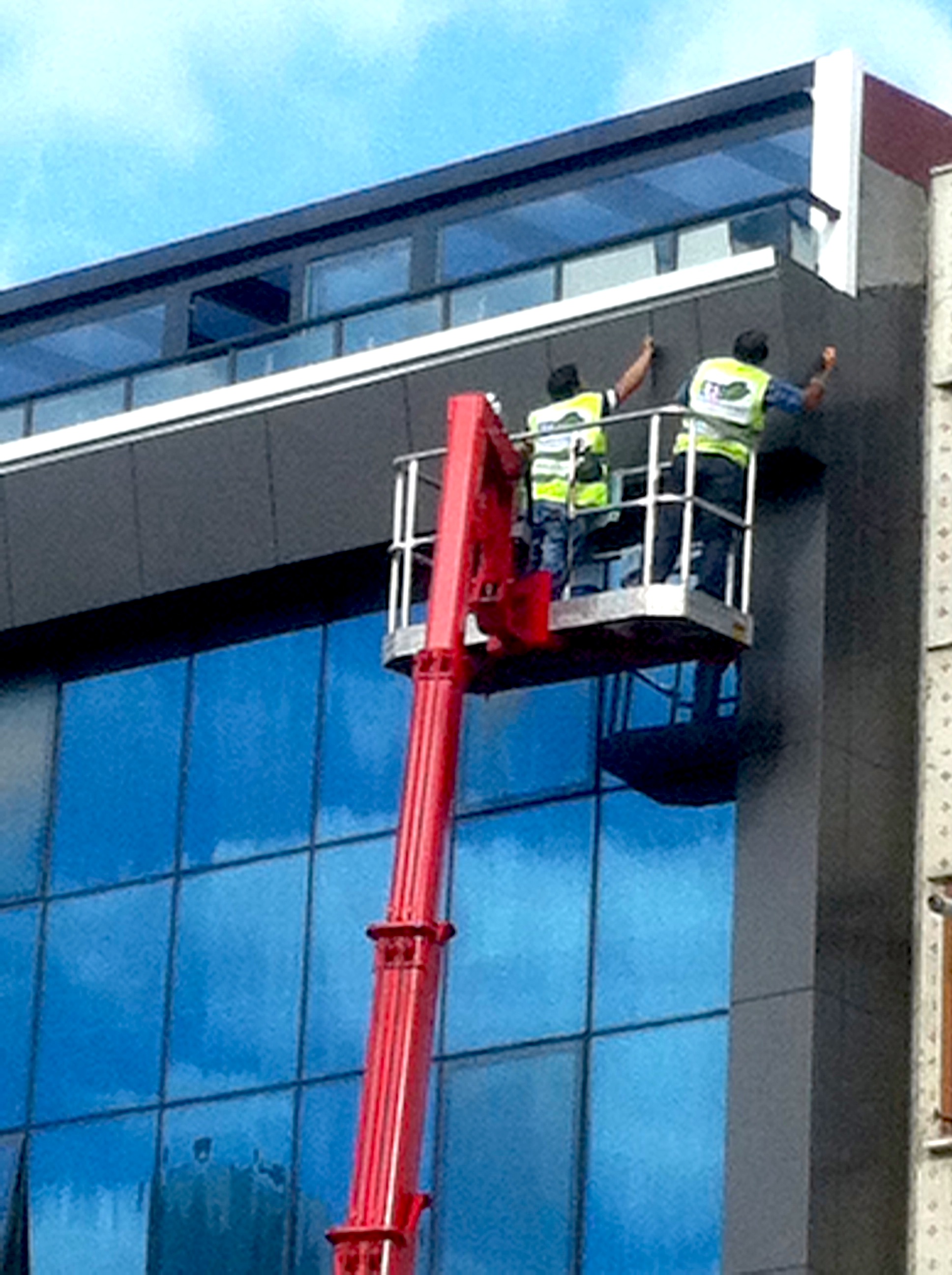 Kompozit Panel Temizliği Hizmeti